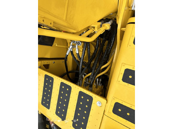 Гусеничный экскаватор Komatsu PC220-8: фото 5 Гусеничный экскаватор Komatsu PC220-8: фото 5