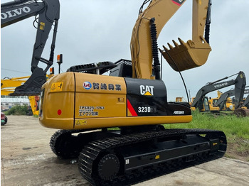 Гусеничный экскаватор CATERPILLAR 323D