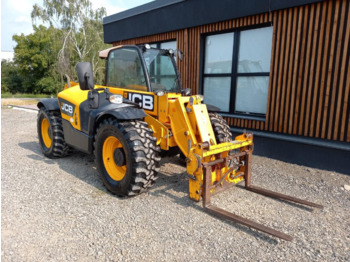 Телескопический погрузчик JCB