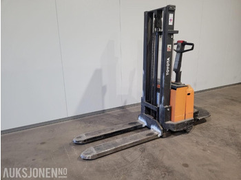 : фото в шапке страницы