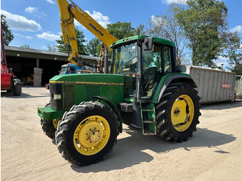 Трактор JOHN DEERE