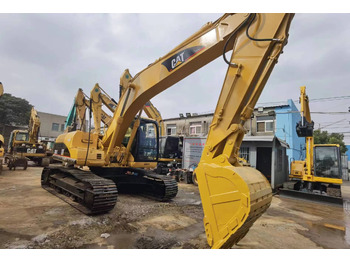 Гусеничный экскаватор CATERPILLAR 320CL