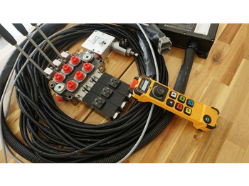 Строительная техника Monoblock hydraulic valve Galtech 3 sections 60 l/min 15 gpm 12 V + Remote radio Palfinger, Hiab, Fassi: фото 2 Строительная техника Monoblock hydraulic valve Galtech 3 sections 60 l/min 15 gpm 12 V + Remote radio Palfinger, Hiab, Fassi: фото 2