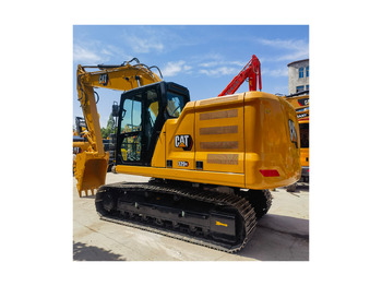 Гусеничный экскаватор