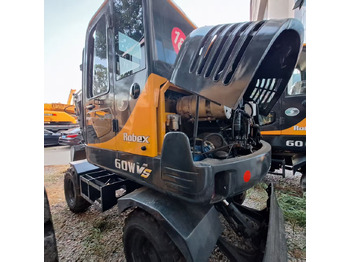 : фото в шапке страницы