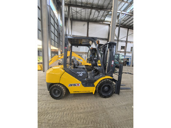 Дизельный погрузчик KOMATSU
