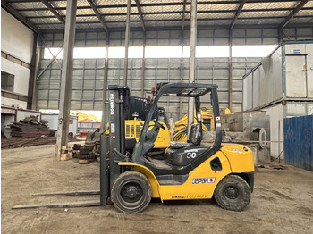 Дизельный погрузчик KOMATSU
