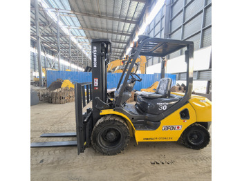 Дизельный погрузчик KOMATSU
