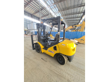 Дизельный погрузчик KOMATSU