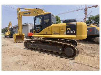 Гусеничный экскаватор