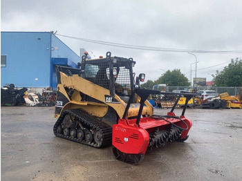 Мини-погрузчик с бортовым поворотом CATERPILLAR