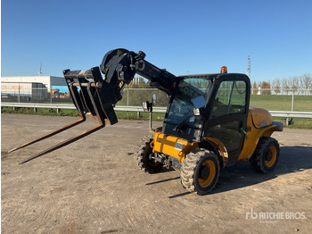 Телескопический погрузчик JCB