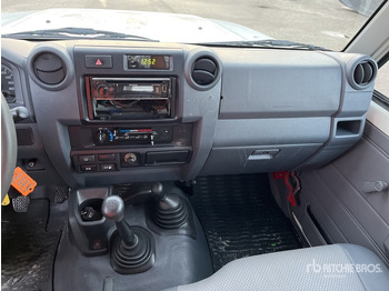 Внедорожник 2018 Toyota Land Cruiser 4WD SUV: фото 4 Внедорожник 2018 Toyota Land Cruiser 4WD SUV: фото 4