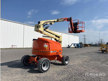 Коленчатый подъемник JLG