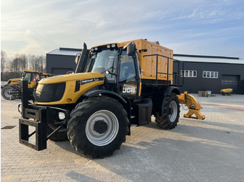 Трактор JCB