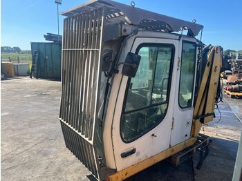 Кабина и интерьер LIEBHERR