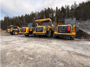 Карьерный самосвал KOMATSU HD405
