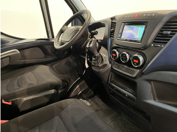 Малотоннажный бортовой грузовик Iveco Daily 35S18D 3.0 375 Automaat Open Laadbak / Hiab Kraan / Euro 6 / Trekhaak 3500 KG / Airco / Camera / Navigatie / 3-Zits / 67.000 KM !!: фото 3