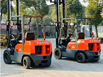 Дизельный погрузчик TOYOTA
