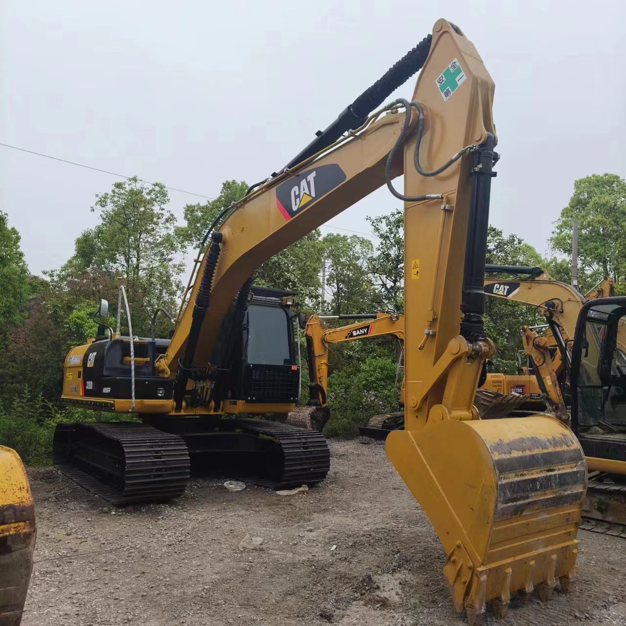 Гусеничный экскаватор CATERPILLAR 320D2