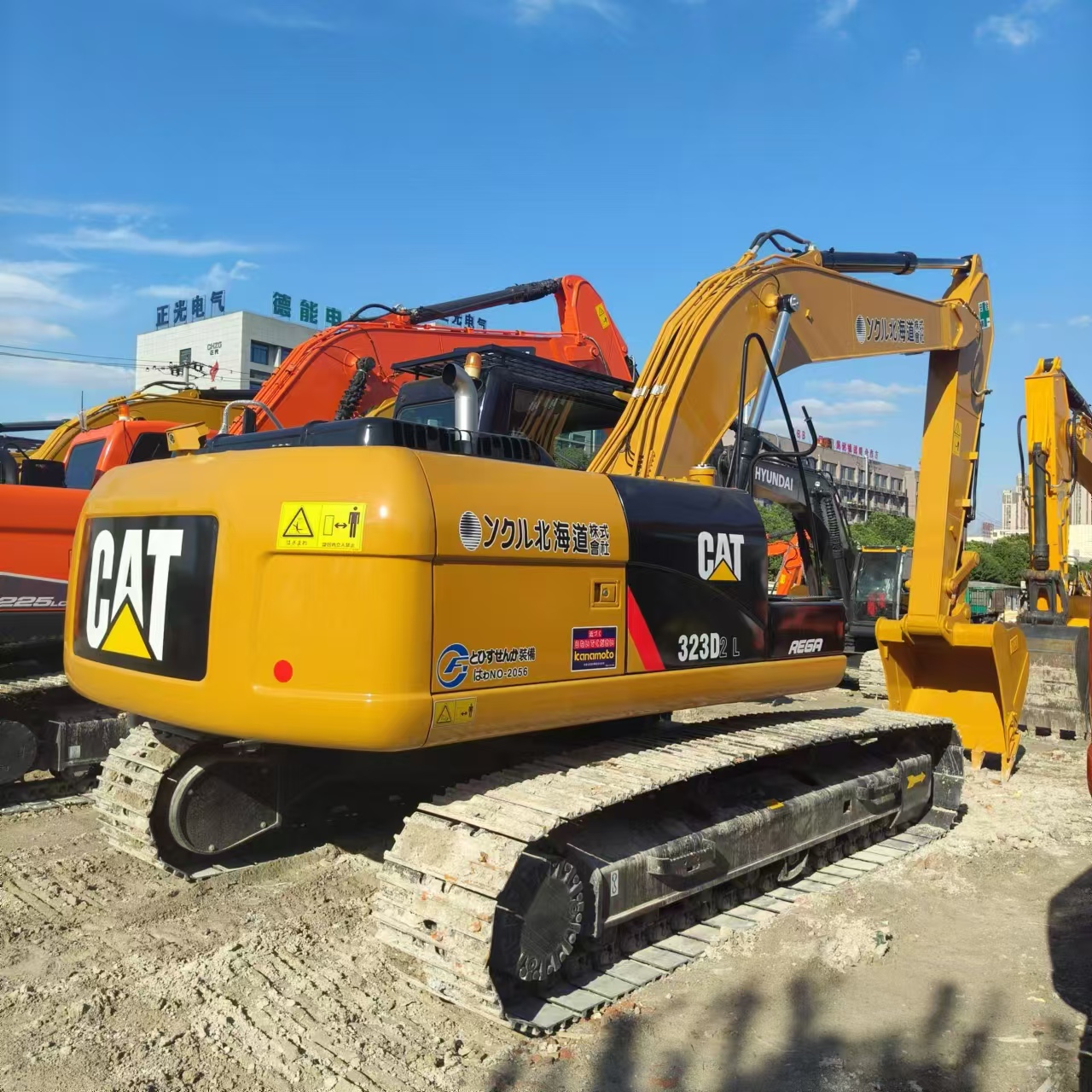 Гусеничный экскаватор CATERPILLAR 323D