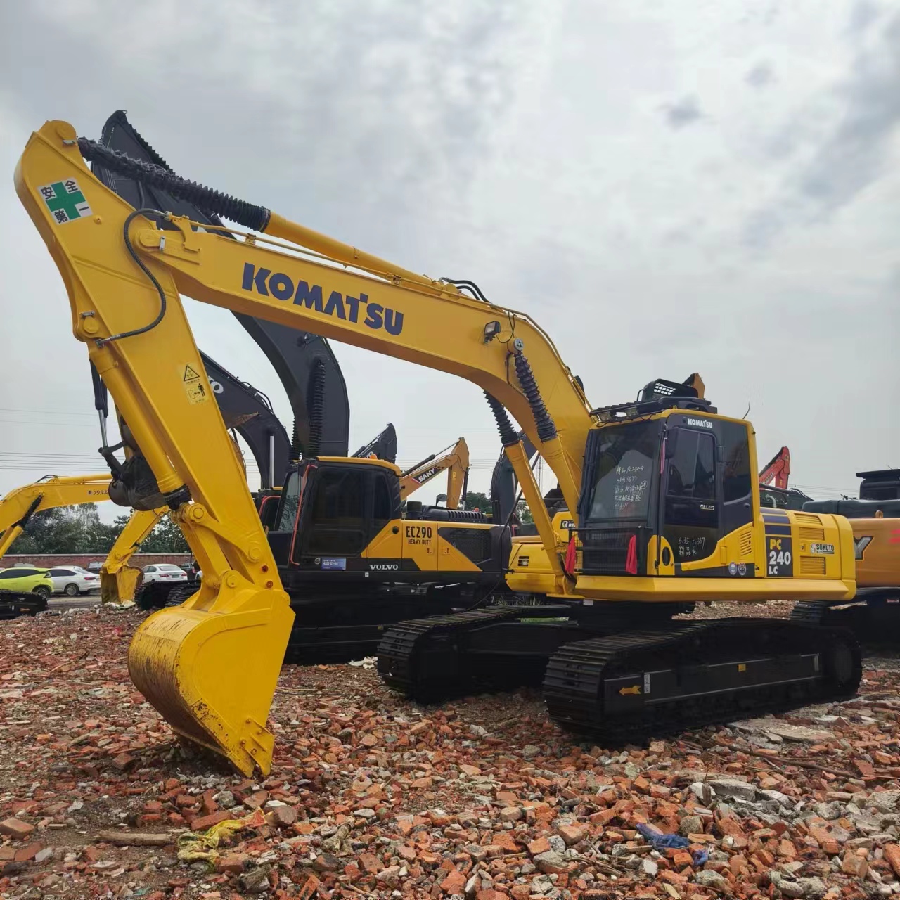 Гусеничный экскаватор KOMATSU PC240