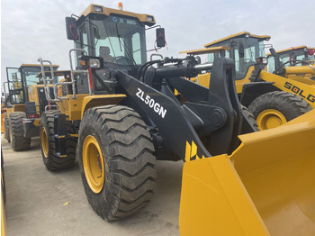 : фото в шапке страницы