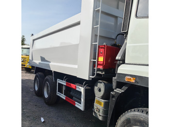 Самосвал для транспортировки цемента SINOTRUCK HOWO: фото 3