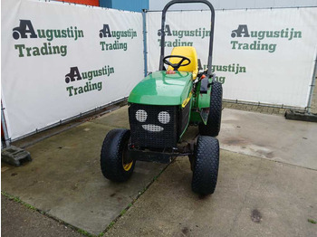 Трактор John Deere 4100: фото 4