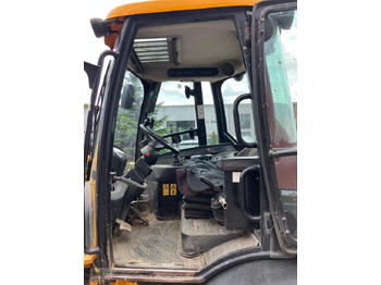 Колёсный погрузчик JCB TM220