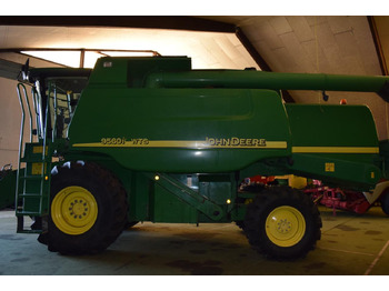 Зерноуборочный комбайн JOHN DEERE