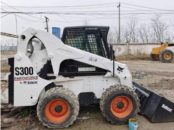 Мини-погрузчик с бортовым поворотом BOBCAT S300