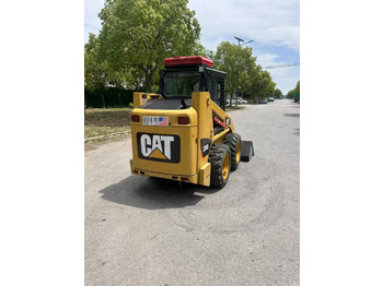 Мини-погрузчик с бортовым поворотом CATERPILLAR 226B-3: фото 4