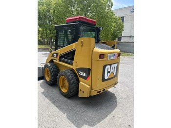 Мини-погрузчик с бортовым поворотом CATERPILLAR 226B-3: фото 3