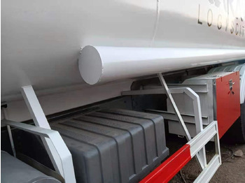 Грузовик-цистерна для транспортировки топлива Howo: фото 3