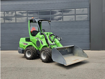 Гусеничный мини-погрузчик AVANT