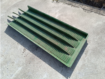 Зерноуборочный комбайн JOHN DEERE