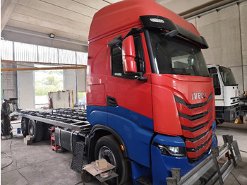 Грузовик бортовой/ Платформа IVECO S-WAY