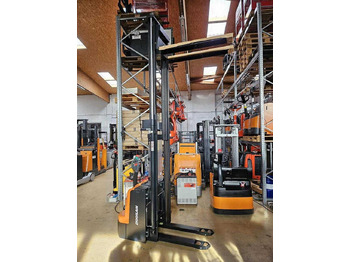 Штабелер DOOSAN