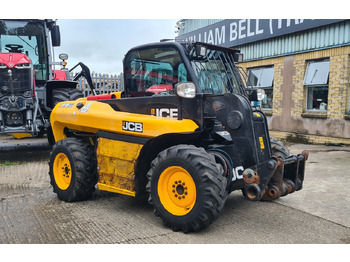 Телескопический погрузчик JCB