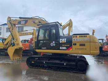Гусеничный экскаватор CATERPILLAR 320D2