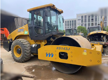 Компактор XCMG XS143J
