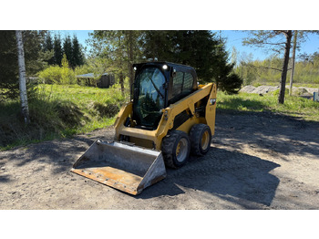 Мини-погрузчик с бортовым поворотом CATERPILLAR 226D
