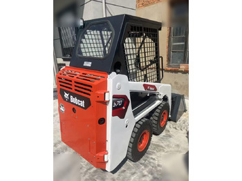 Мини-погрузчик с бортовым поворотом BOBCAT S70