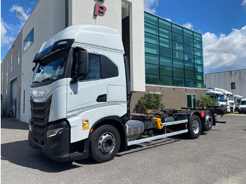 Грузовик-контейнеровоз/ Сменный кузов IVECO S-WAY