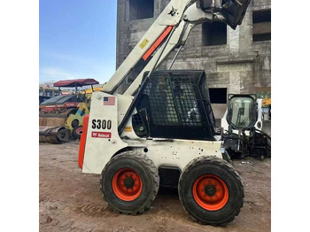 Мини-погрузчик с бортовым поворотом BOBCAT S300