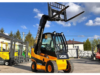 Телескопический погрузчик JCB