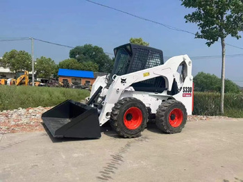 Мини-погрузчик с бортовым поворотом BOBCAT
