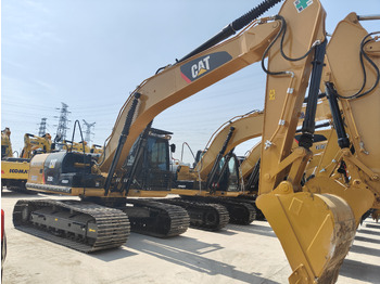 Гусеничный экскаватор CATERPILLAR 320D2