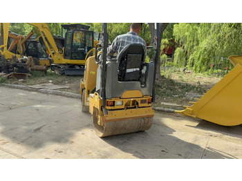 Дорожный каток CATERPILLAR CB14B: фото 3